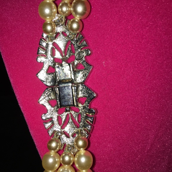 Vintage Grey and White Faux Pearl Necklace with Rhinestone Clasp - Picture 4 of 4